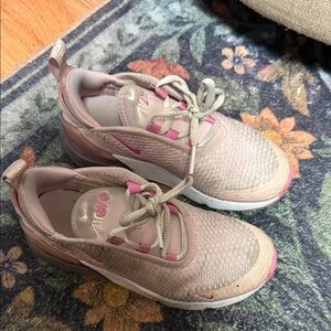 Nike 270 Kids Sneakers in Pink and White